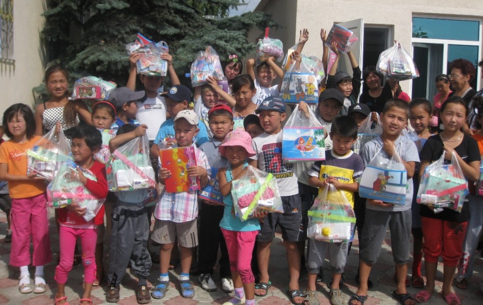 Kyrgyzstan - children with gifts